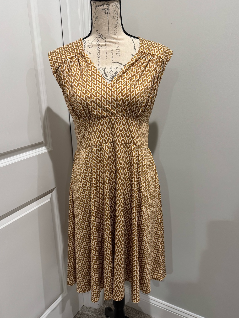 Karina dresses - Nora Dress in Mid Modern (2023)